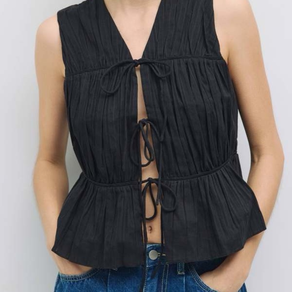 Mod Ref Black Sleeveless Tie-Front Top